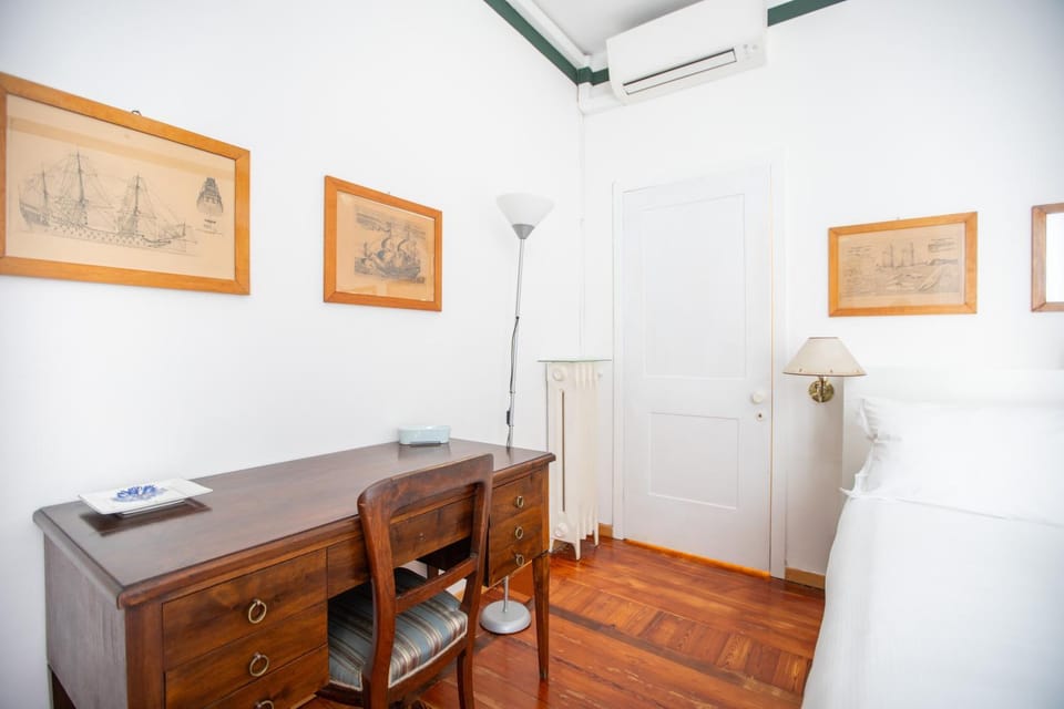 Seating area, Bedroom