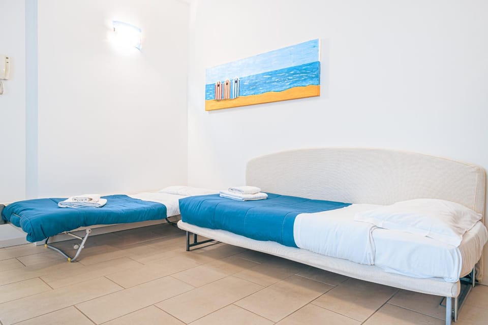 Bed, towels
