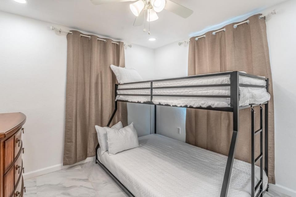 Noel Real Estate Apartment in East Naples