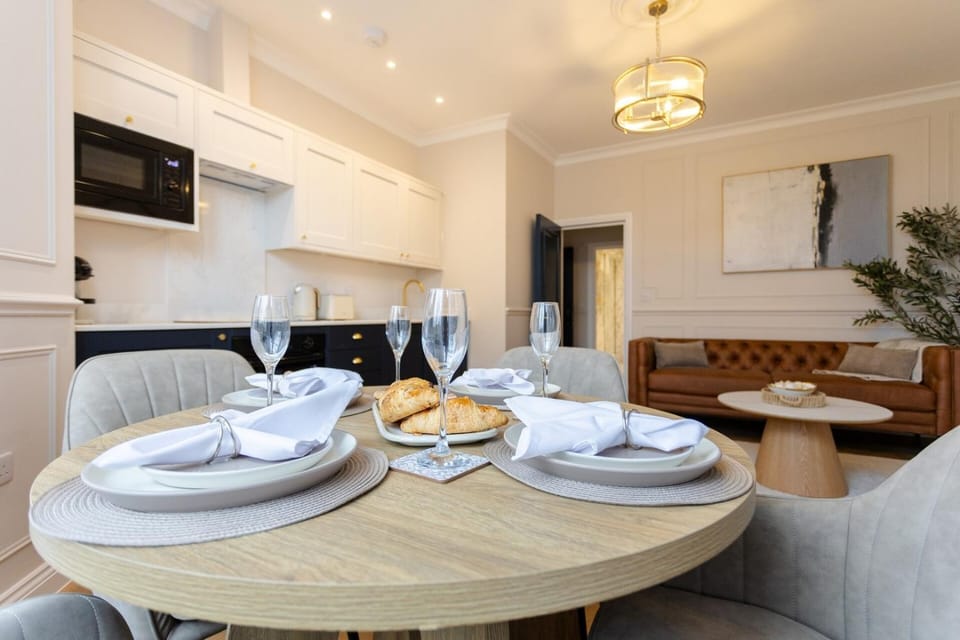 Noah Heights – Cardiff Luxe Living - Free parking Apartment in Cardiff