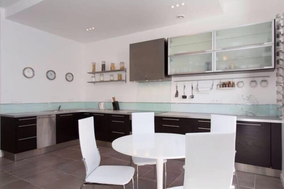 La Surprise - Cannes Premium Flat next to Palais Festivals & Sea, Beach Apartment in Cannes