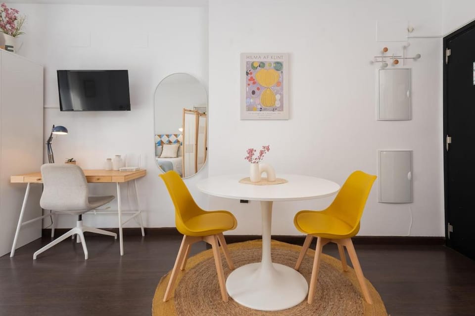 Rustic Chic Studio in Downtown Apartment in Malaga