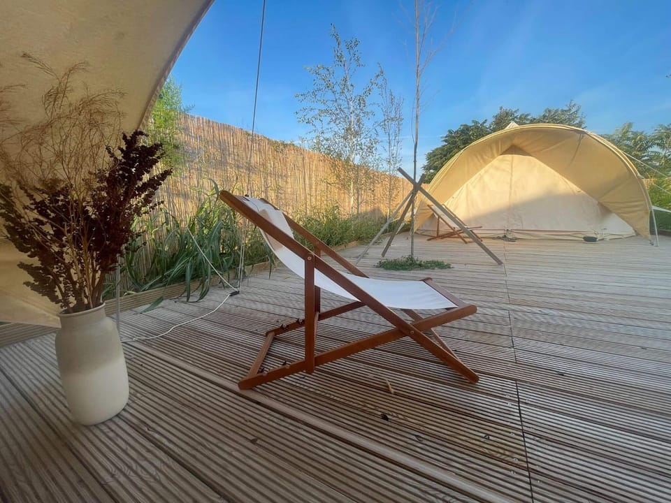 Patio, Natural landscape, sunbed