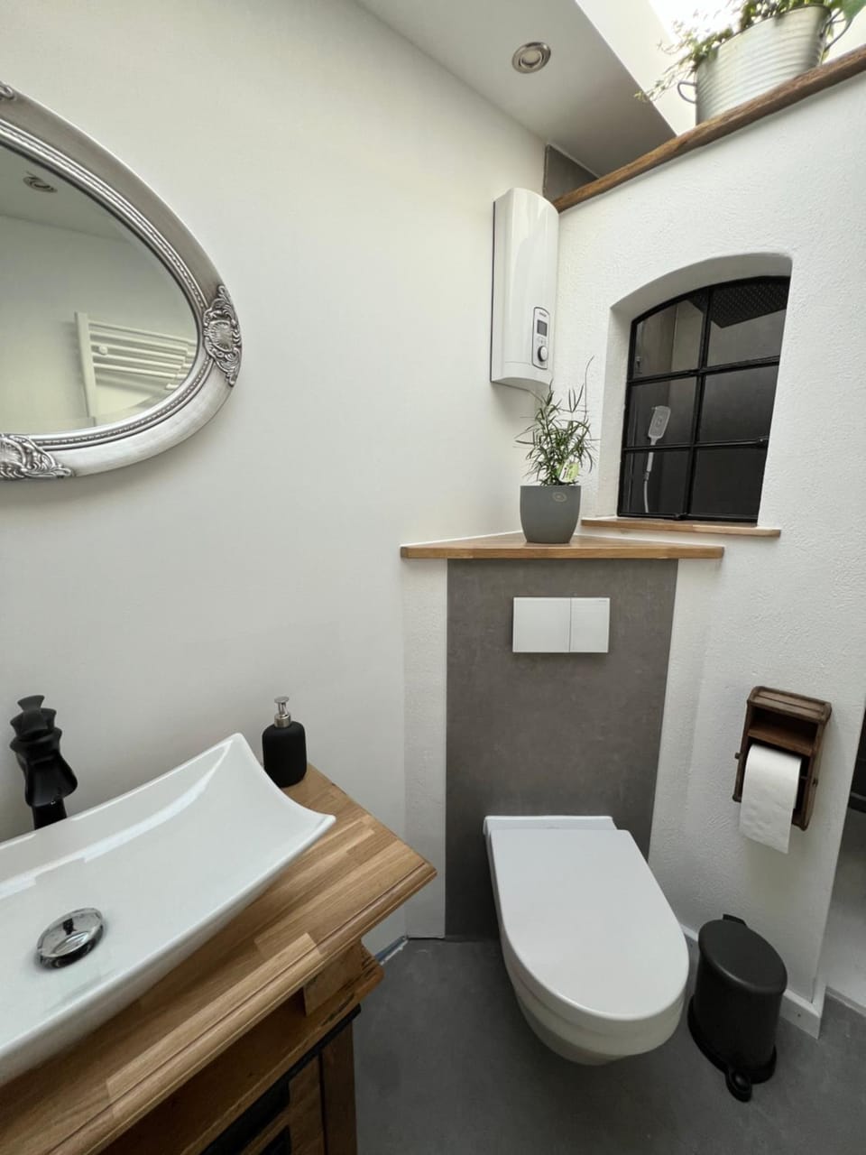 Bathroom, Photo of the whole room