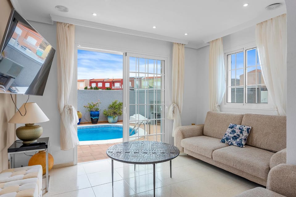 Living room, Swimming pool