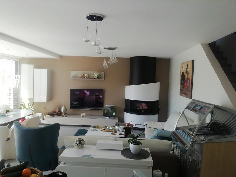 TV and multimedia, Living room, Dining area