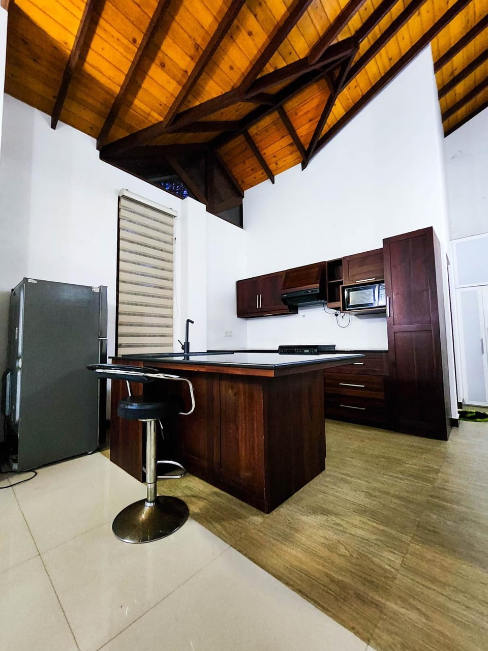 Kitchen or kitchenette, minibar, oven