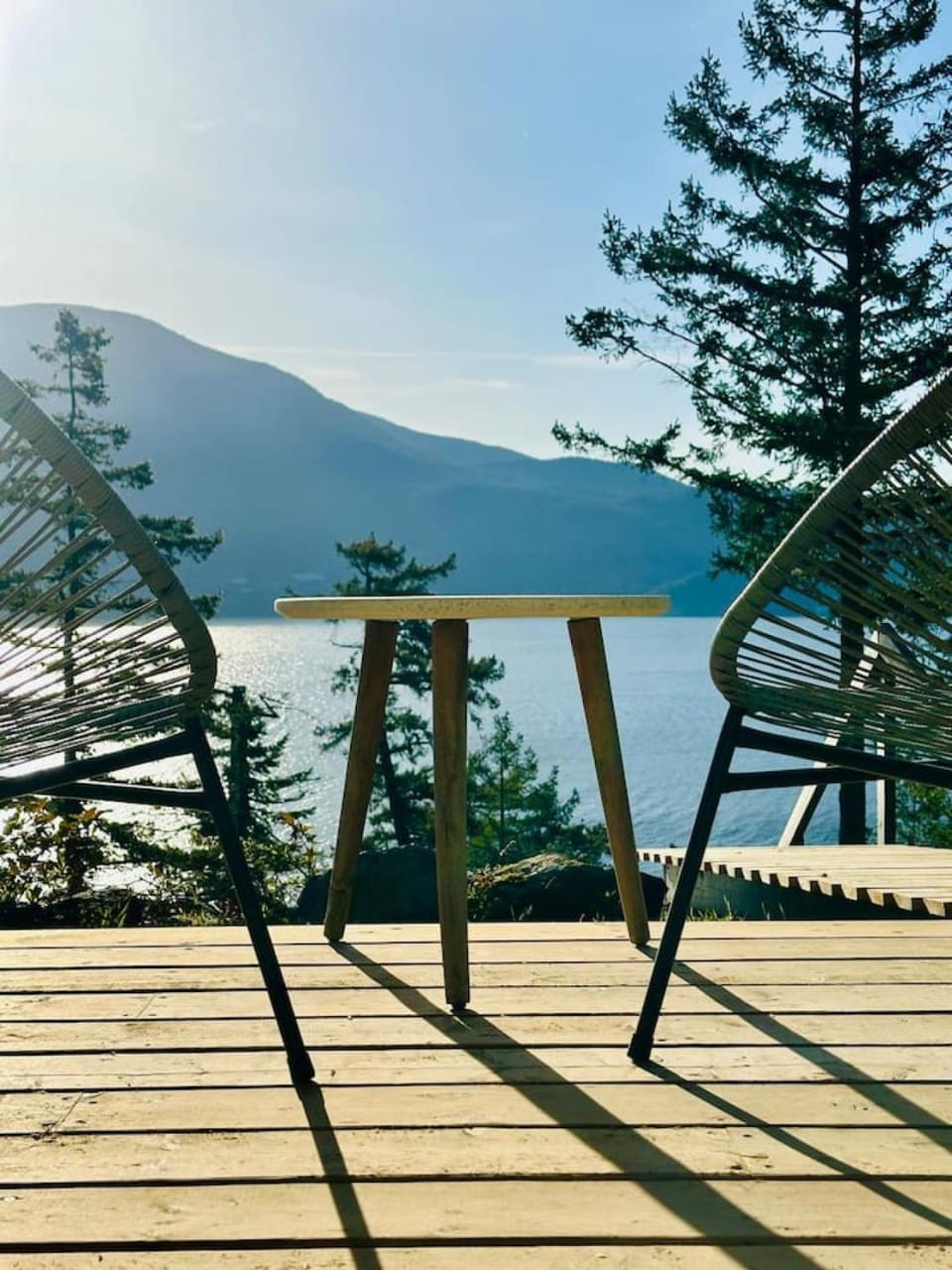 Gorgeous Ocean and Mountain View King Suite Apartment in Bowen Island