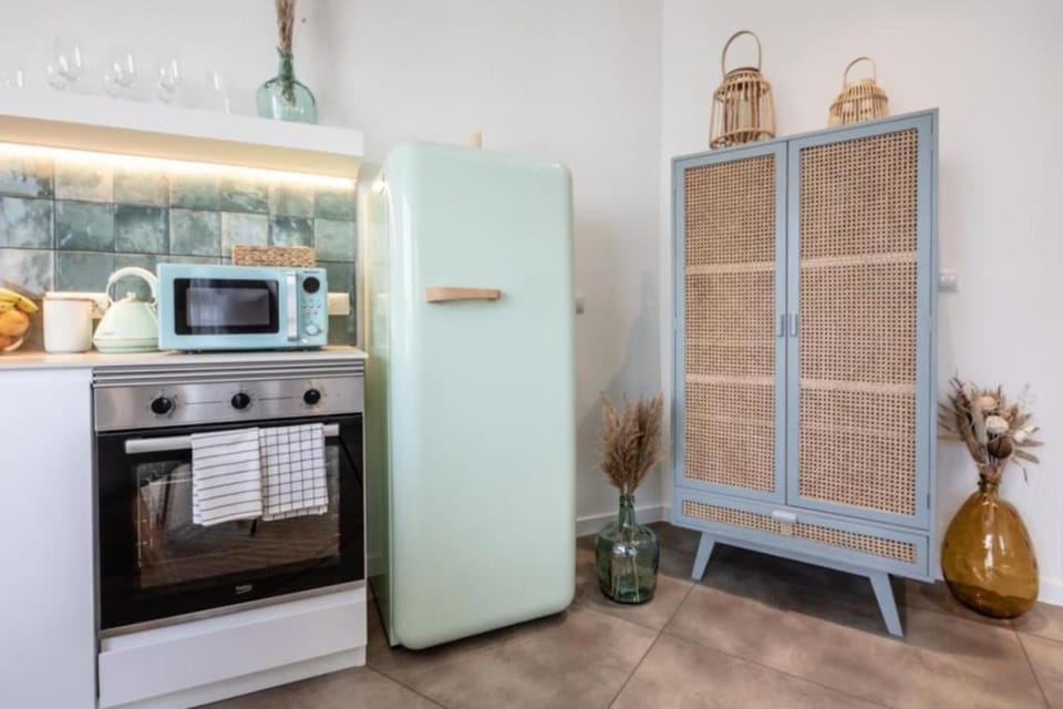 Kitchen or kitchenette, oven