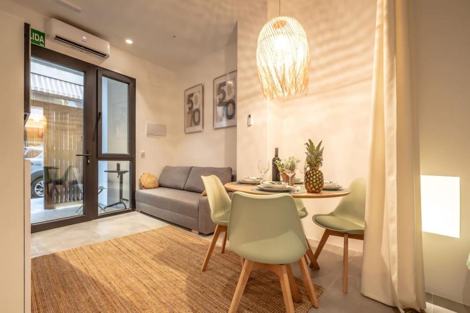 Living room, Seating area, Dining area, air conditioner