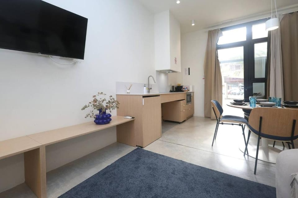 TV and multimedia, Living room, Seating area, Dining area