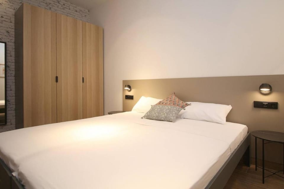 Bed, Photo of the whole room, Bedroom, wardrobe