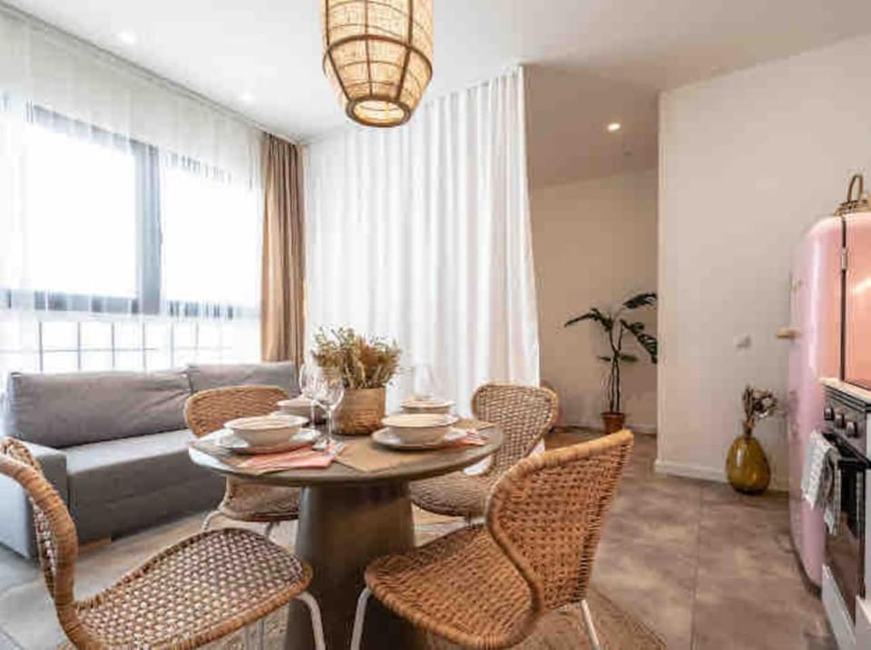 Kitchen or kitchenette, Seating area, Dining area