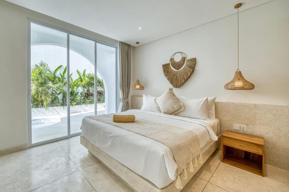 Bedroom, Pool view