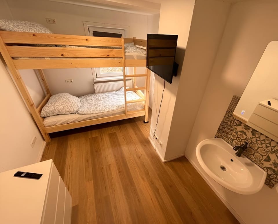Bed, TV and multimedia, Bedroom, bunk bed