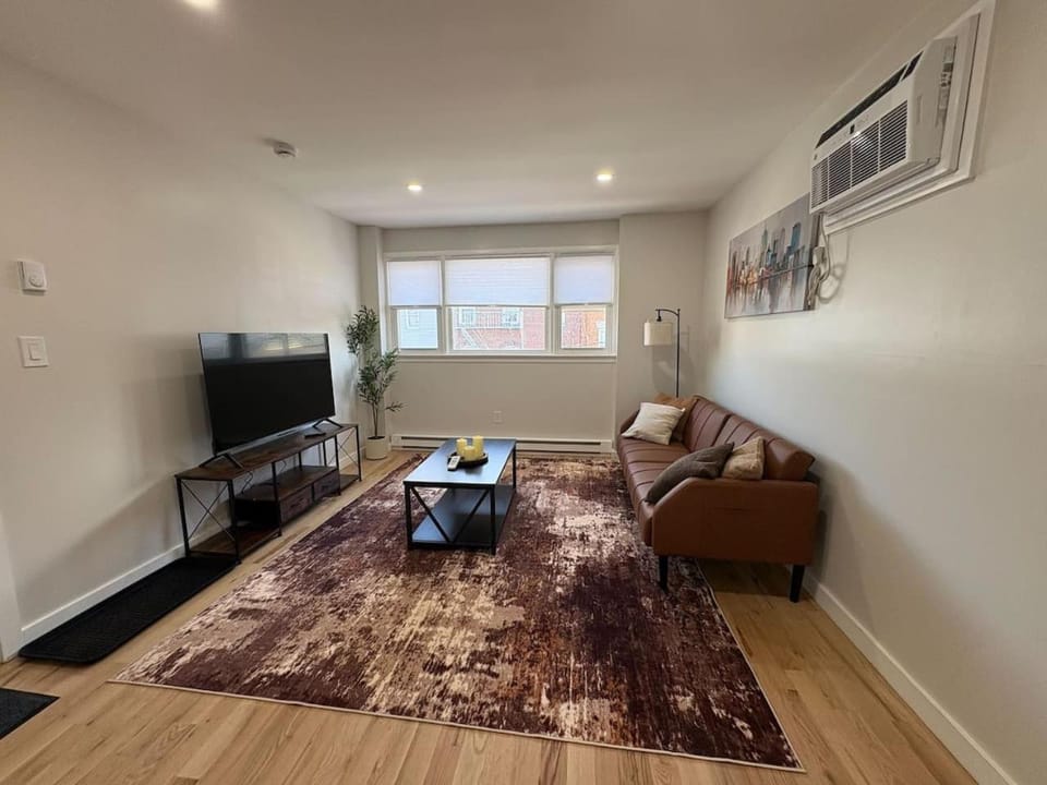 8 Mins to Penn Station, NYC Modern 2 BR w Laundry Apartment in Kearny