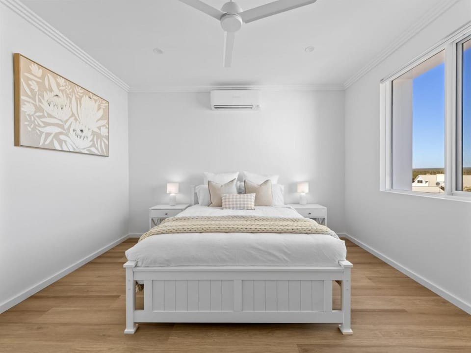 Bed, Bedroom, air conditioner