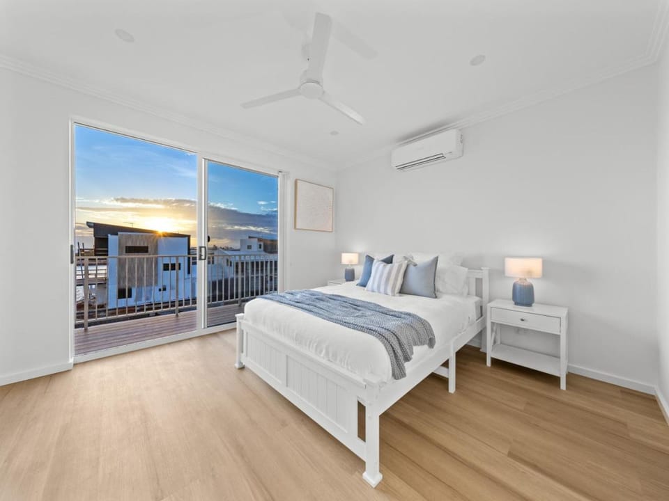Bed, Bedroom, air conditioner