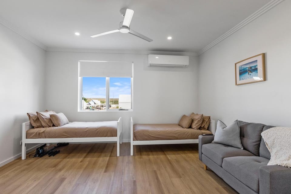 Bed, TV and multimedia