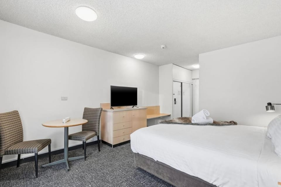 King Room with Balcony Views Apartment in Hobart