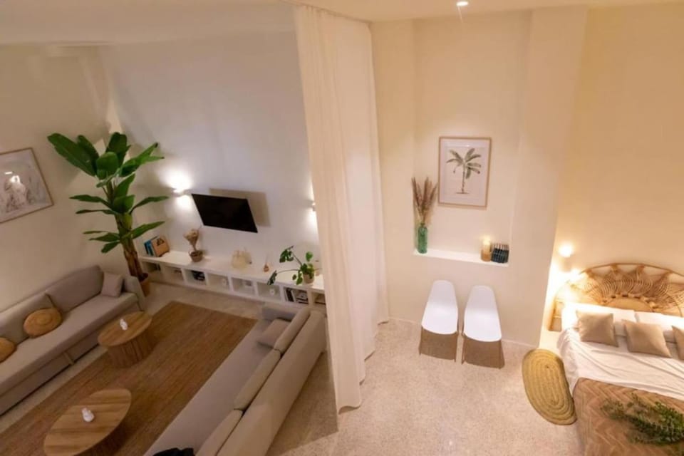 TV and multimedia, Living room, Photo of the whole room, Bedroom