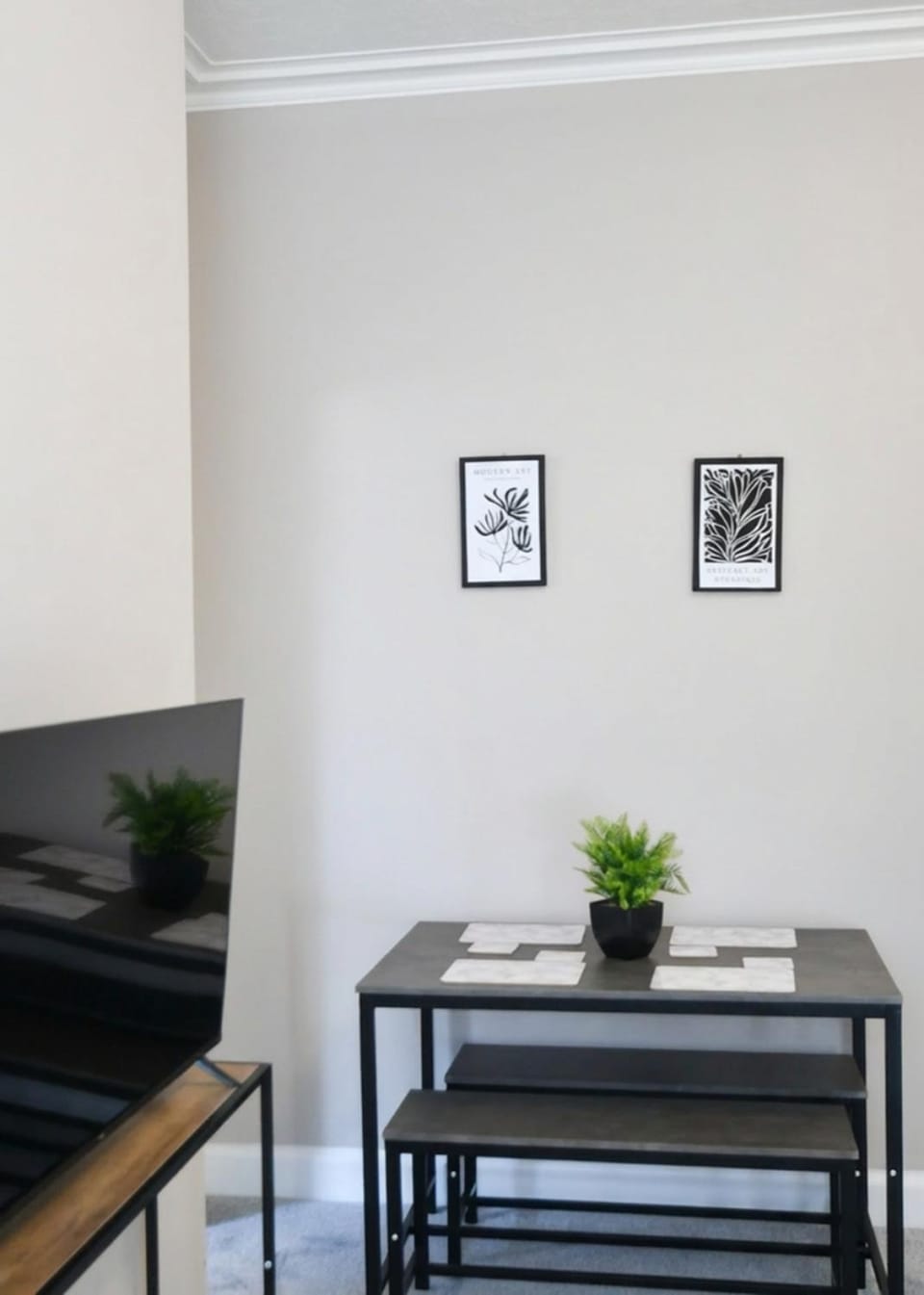 Free Parking- Sleeps 4 - 2 Bedrooms - Central Apartment in Hawick