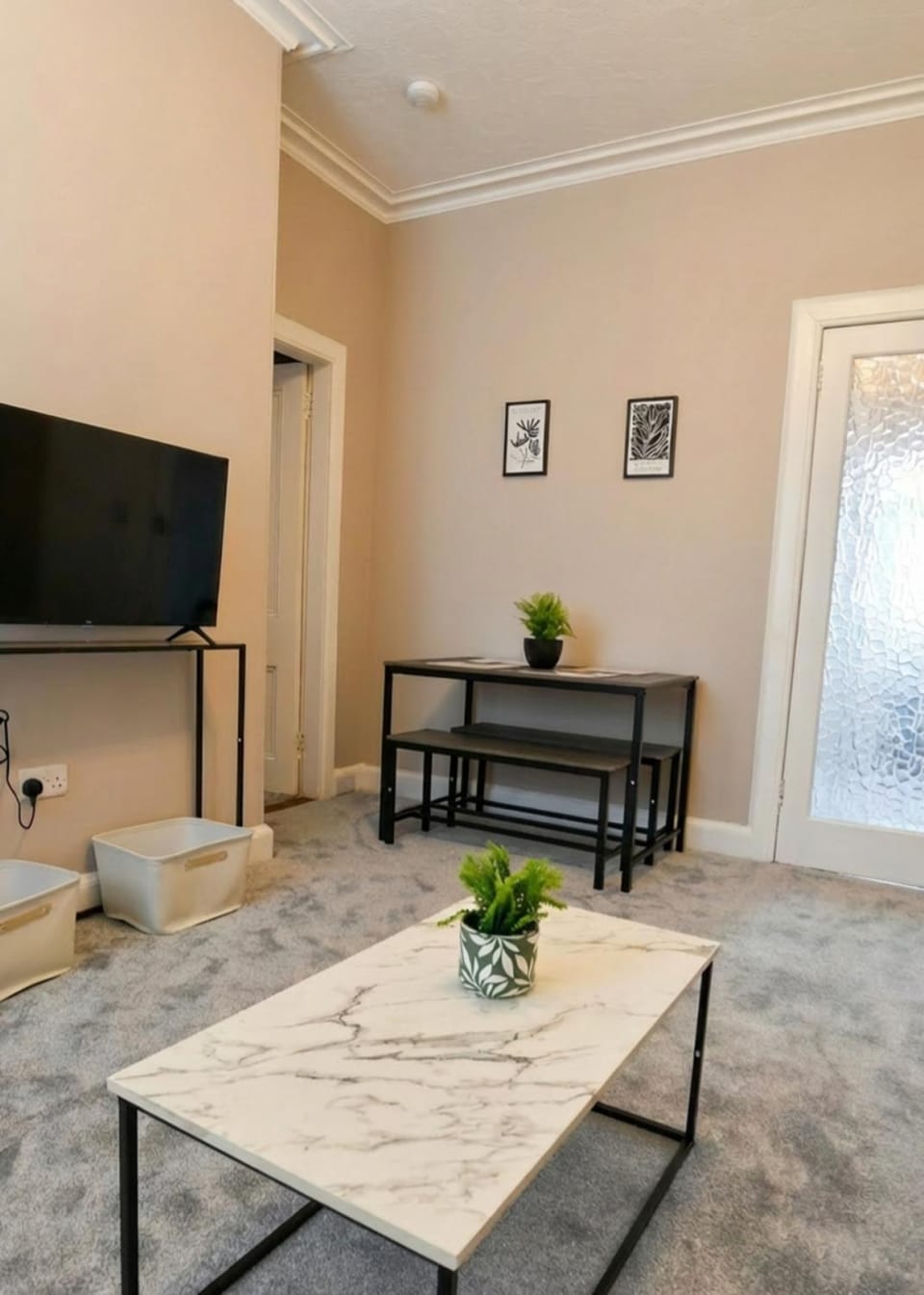Free Parking- Sleeps 4 - 2 Bedrooms - Central Apartment in Hawick