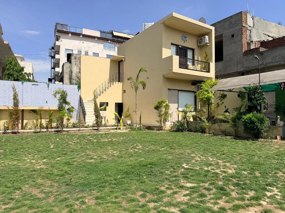 The Palm House - Studio Rooms, Pool, Garden and Parking Villa in Punjab, India