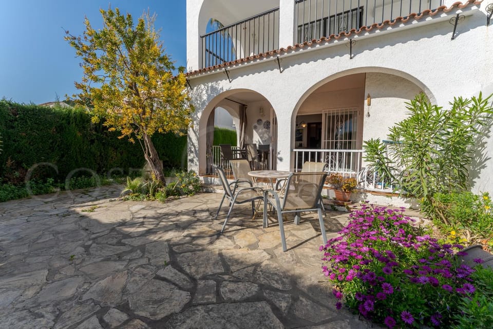 Property building, Patio, Spring, Day, Garden, View (from property/room), Balcony/Terrace, Garden view