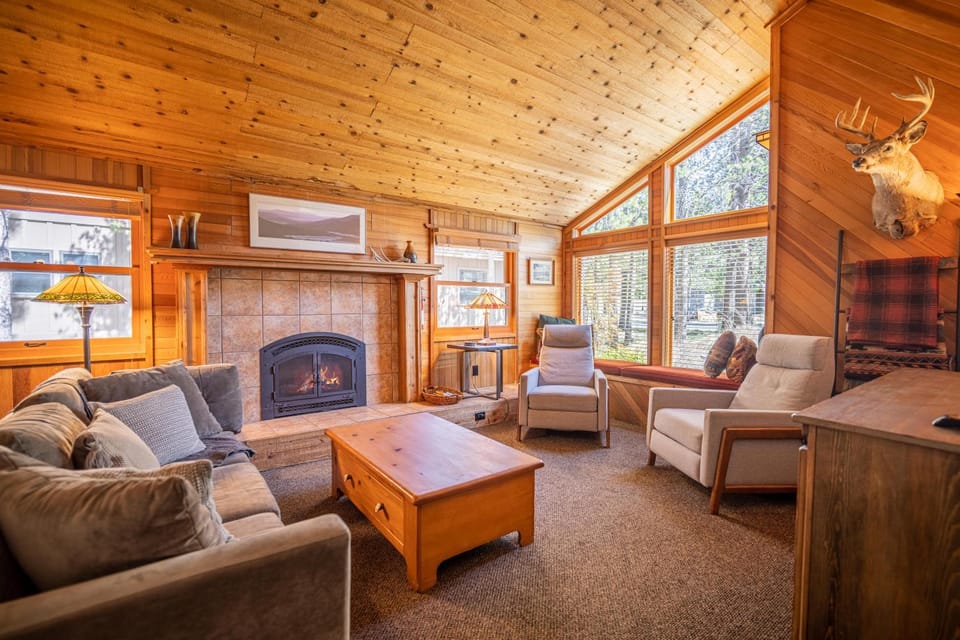 16 Hummingbird Lane House in Sunriver