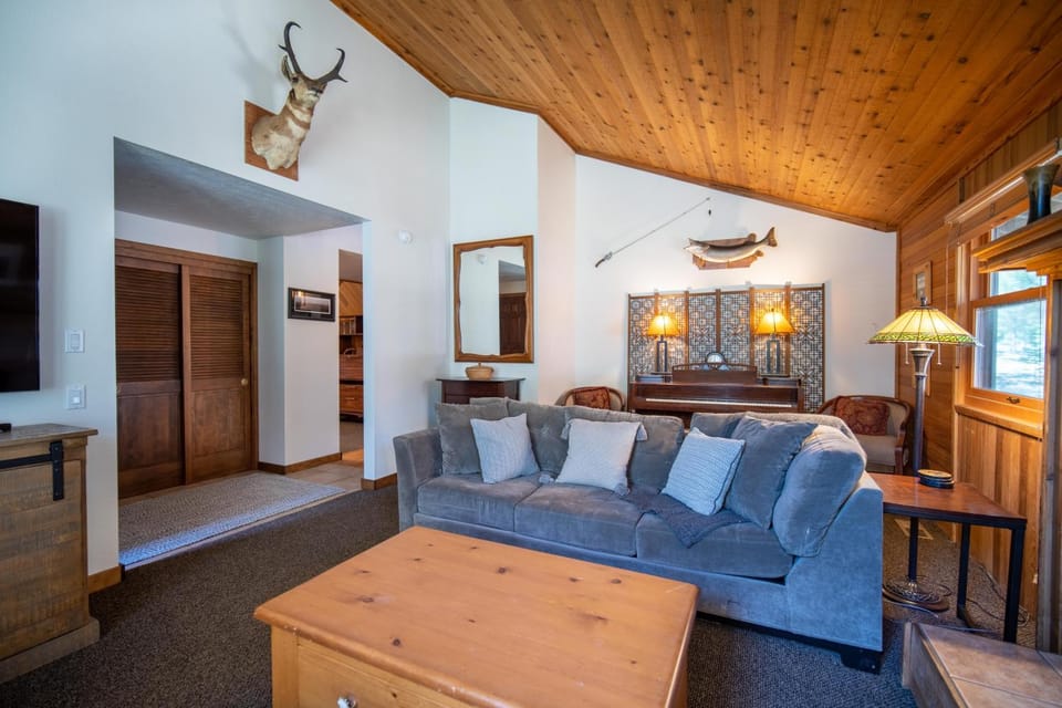 16 Hummingbird Lane House in Sunriver