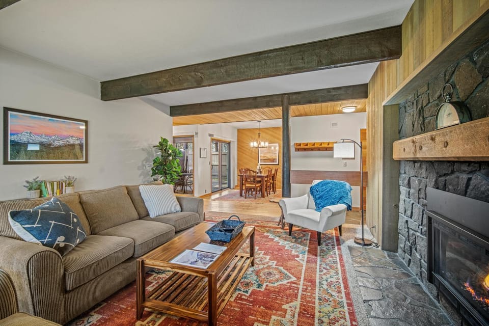 17 Meadow House Apartment in Sunriver