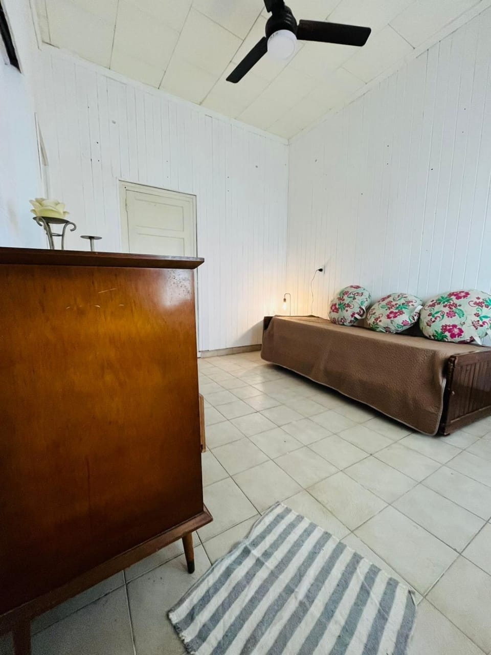 Bed, Living room, Photo of the whole room