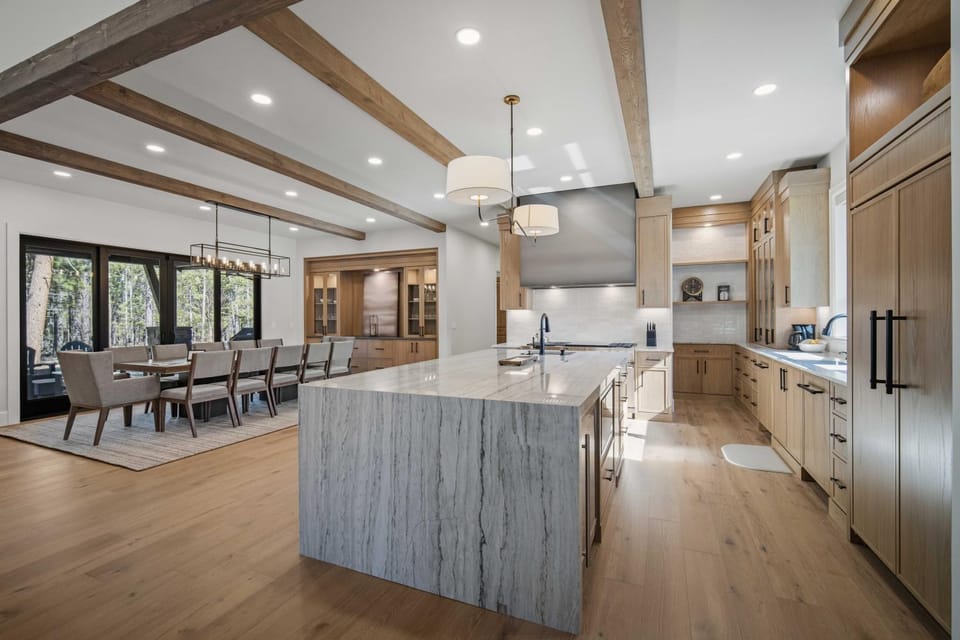 Day, TV and multimedia, Kitchen or kitchenette, Dining area, furniture, kitchen