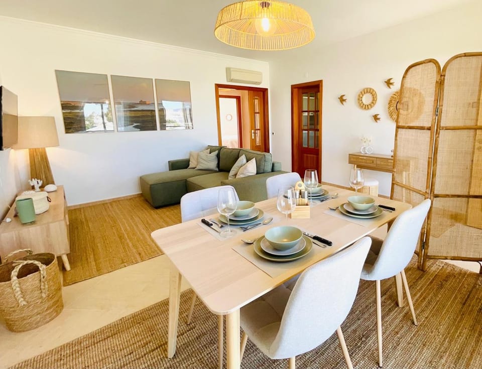 Communal lounge/ TV room, TV and multimedia, Living room, Mountain view, internet, air conditioner