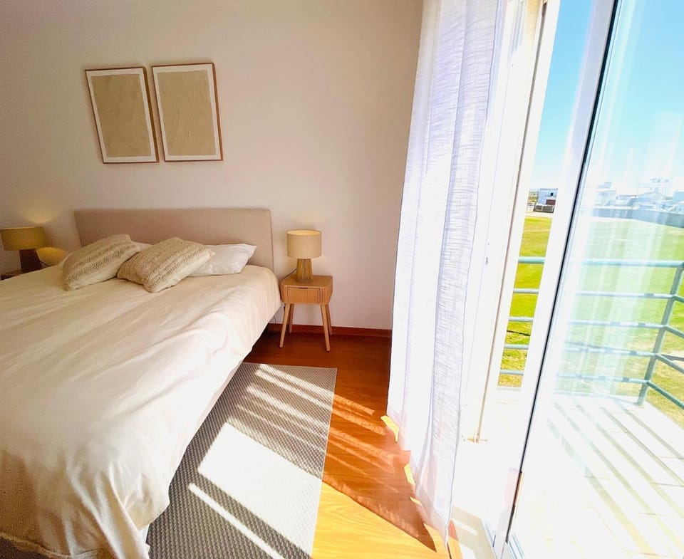 Bed, View (from property/room), Balcony/Terrace, Bedroom
