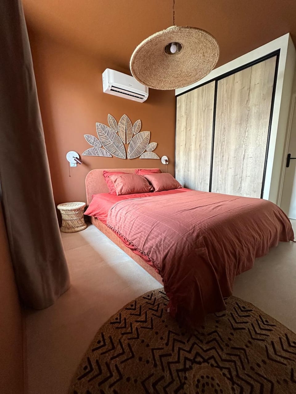 Bed, Photo of the whole room, Bedroom