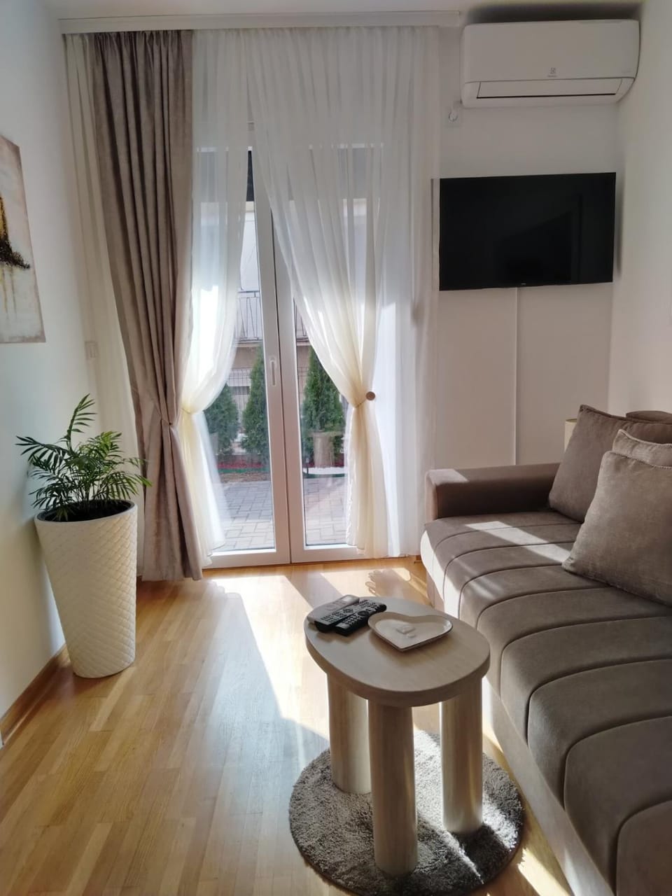 Oaza-Apartman sa velikom terasom Apartment in Serbia