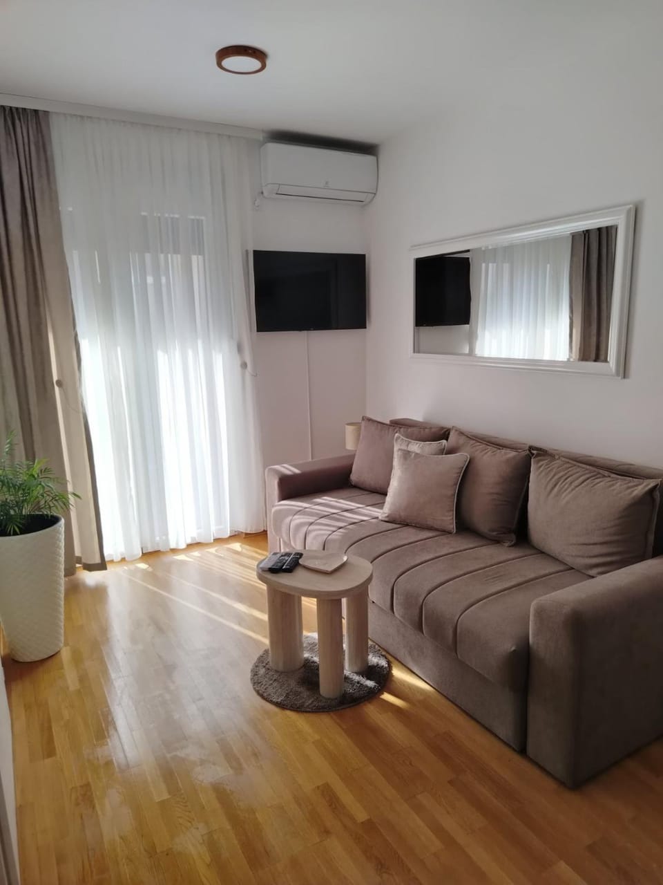 Oaza-Apartman sa velikom terasom Apartment in Serbia