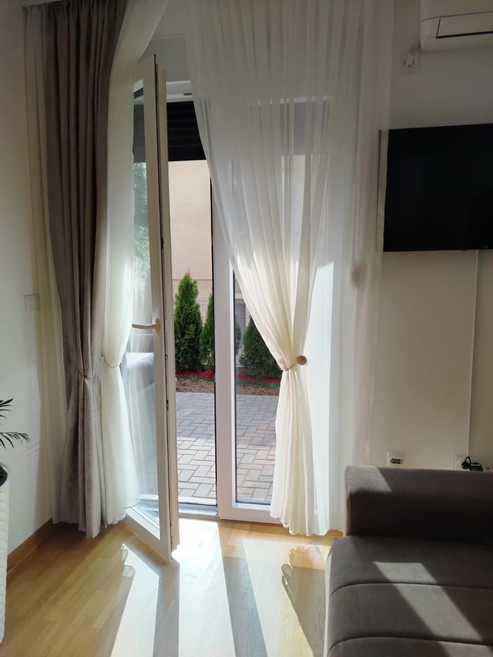 Oaza-Apartman sa velikom terasom Apartment in Serbia