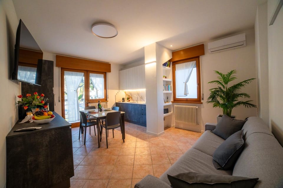 TV and multimedia, Kitchen or kitchenette, Living room, Seating area, Dining area, internet, kitchen, air conditioner
