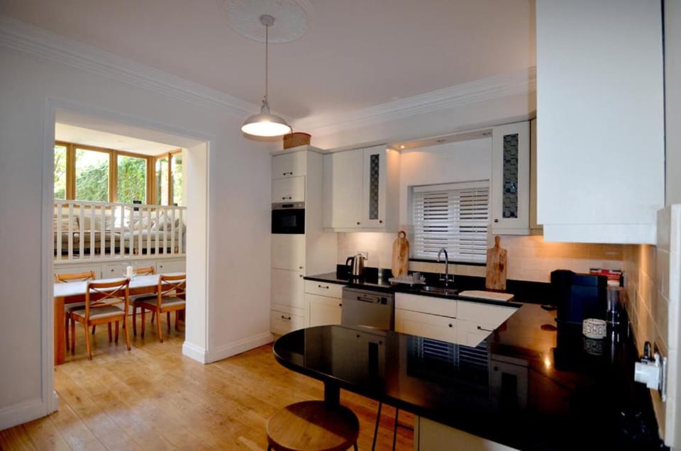 Large garden apartment, central Hove near beach Apartment in Hove