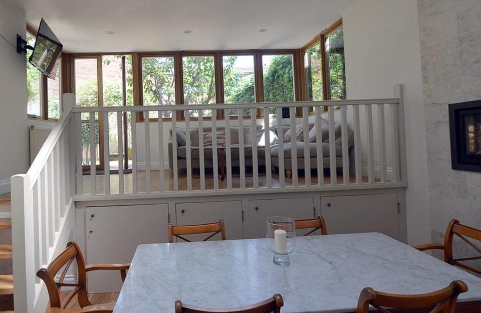 Large garden apartment, central Hove near beach Apartment in Hove