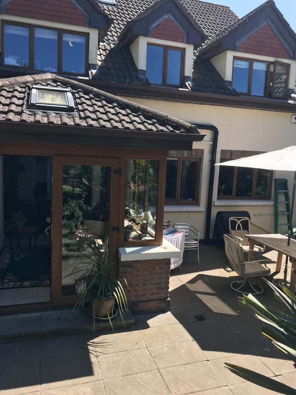Property building, Patio, Day, Garden, Location