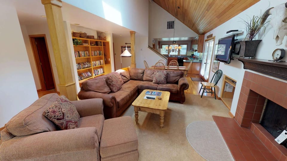 13 Rhododendron Lane House in Sunriver