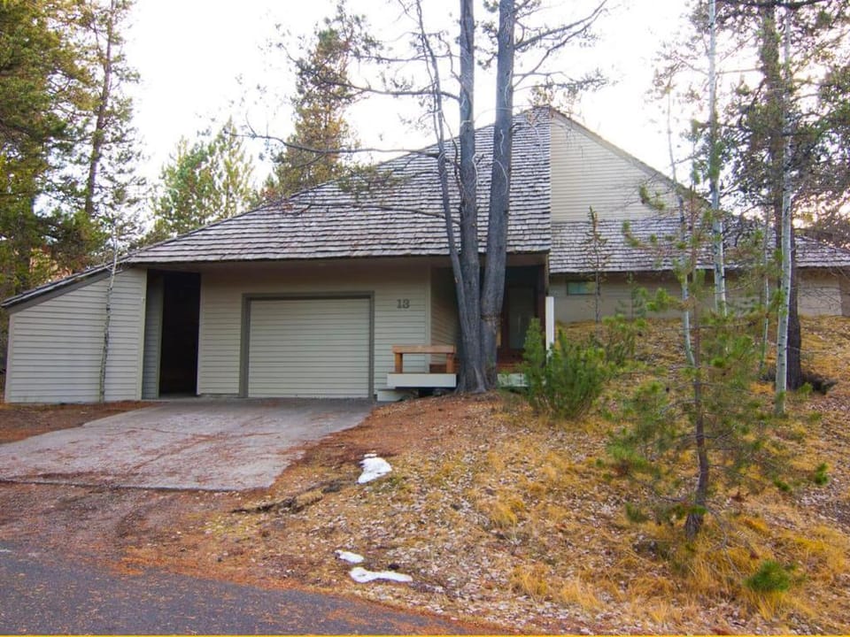 13 Rhododendron Lane House in Sunriver