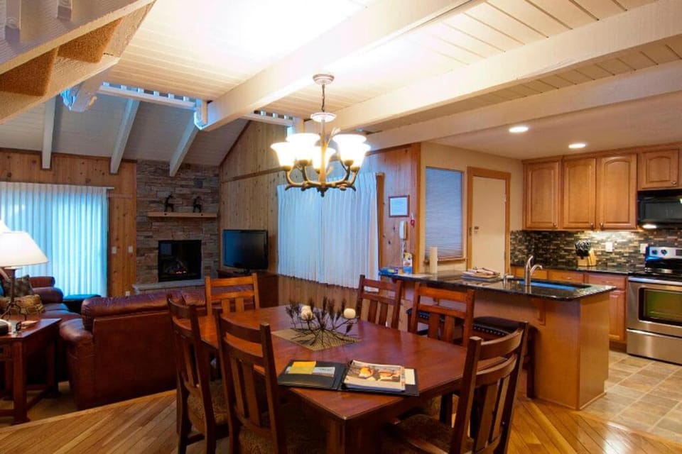 13 Tennis Village Apartment in Sunriver