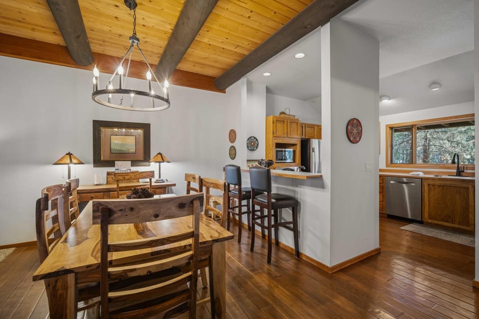 Day, Kitchen or kitchenette, Seating area, Dining area, furniture
