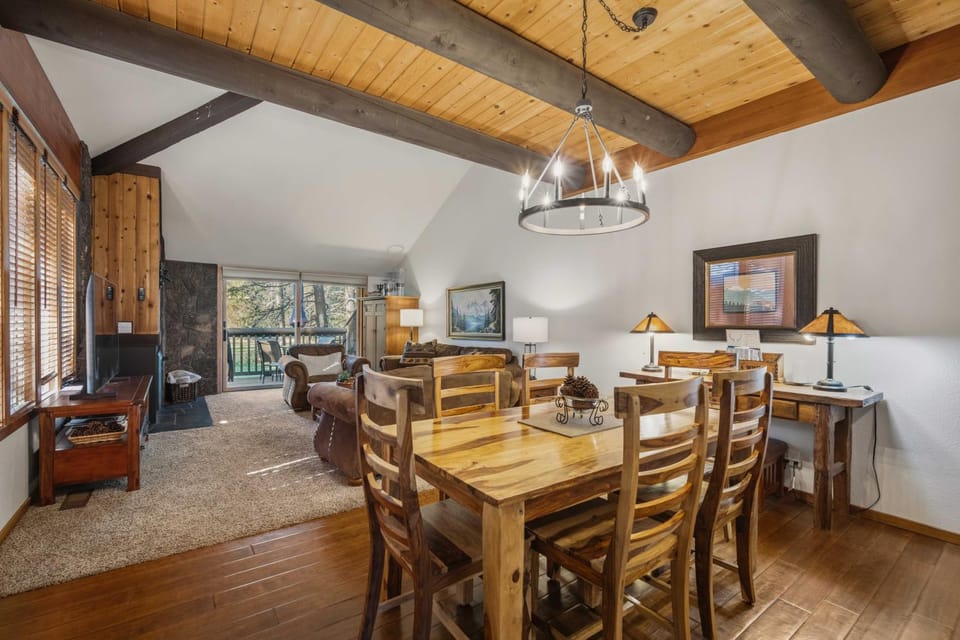 Garden, Living room, Seating area, Dining area, fireplace, furniture