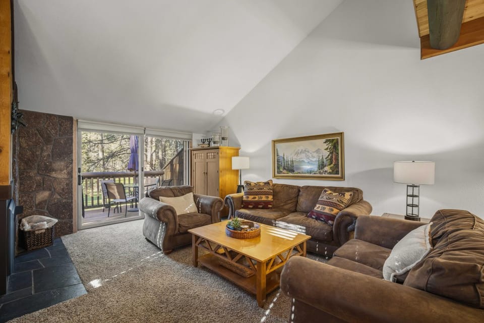 Day, Balcony/Terrace, Living room, fireplace, furniture